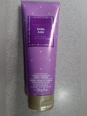 Bath & Body Works Dark Kiss 24 Hour MoistureUltimate Hydration Body‎ Cream 8oz.